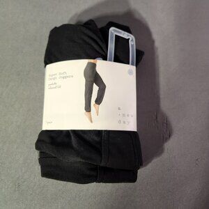 A New Day Women’s Super Soft Cargo Joggers – Black – Size L